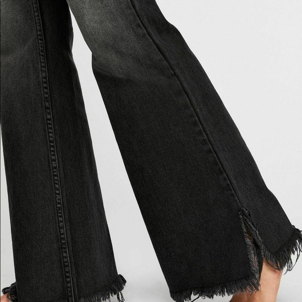 Free People Frayed Hem Flare Jeans Sz 26 & 27 NWT - Picture 2 of 4